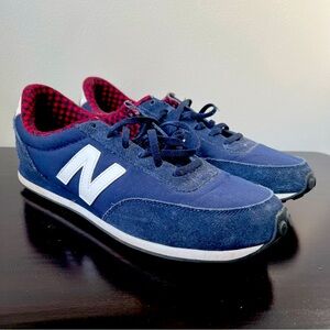 Nice pair of navy New Balance trainers in great condition